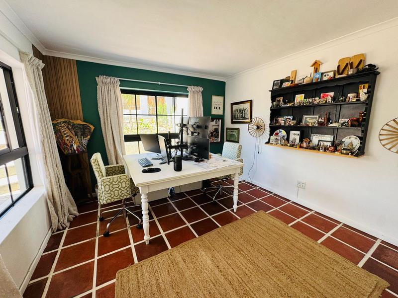 To Let 5 Bedroom Property for Rent in Sandbaai Western Cape